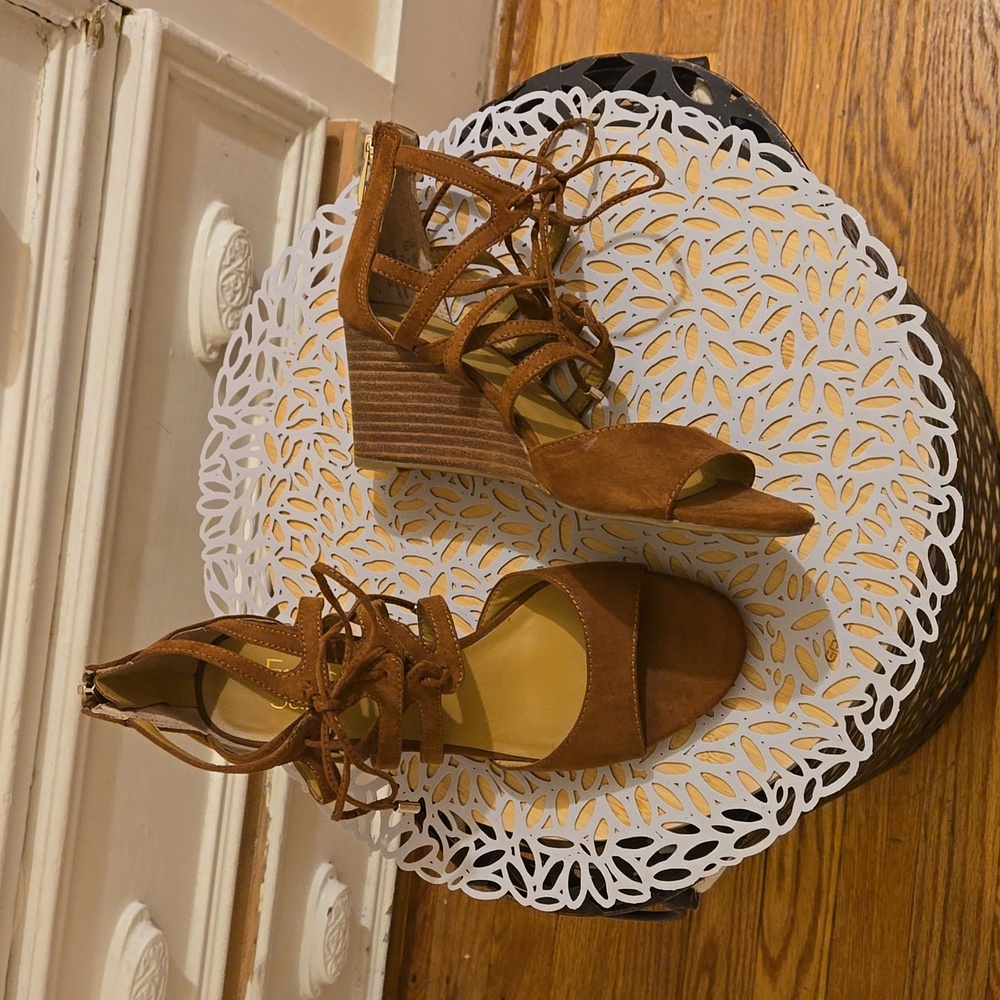 Franco Sarto brown suede-like lace-up and zip-up wedge sandals Sz 8 🥿